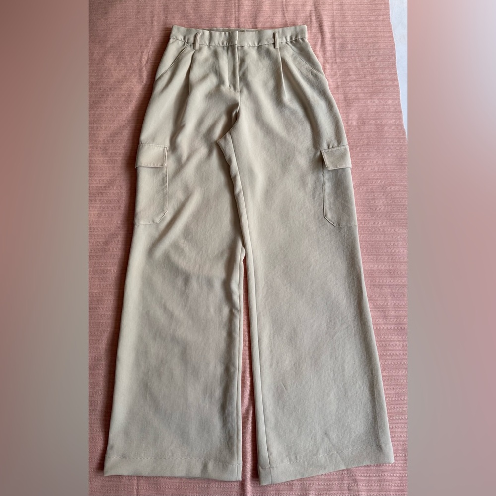 Express Cream Wide-Leg Cargo Pants